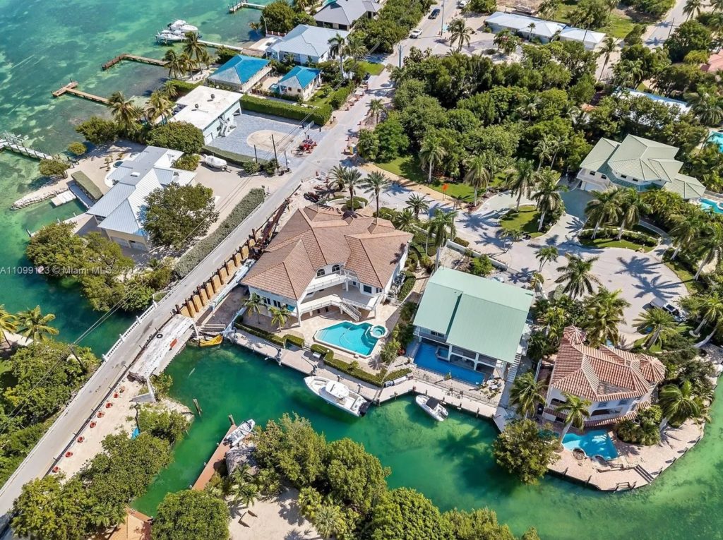 Florida Keys Villas - Waterfront Villas in the Florida Keys. FloridaKeysVillas.com