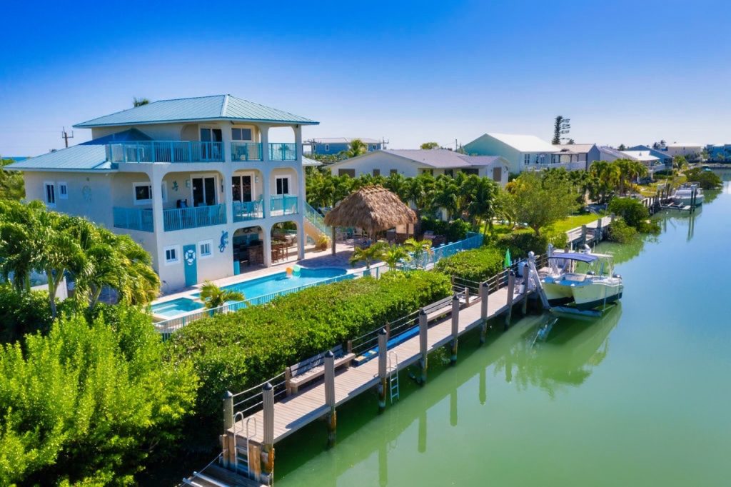 Marathon FL rentals with pools and boat docks. FloridaKeysVillas.com