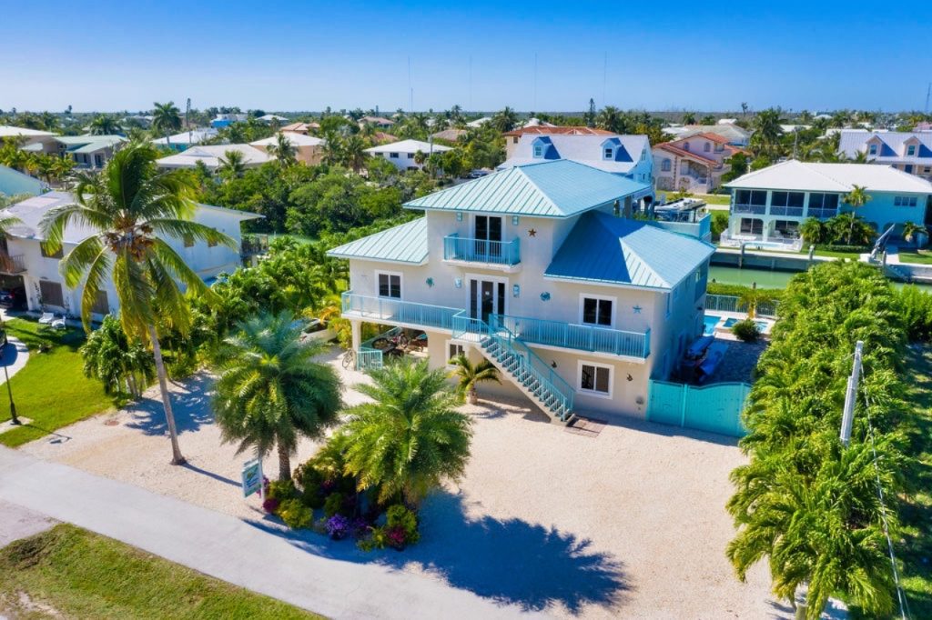 Florida Keys Vacation Rentals private pool and dock 411 Sombrero Beach Rd, Marathon, FL FloridaKeysVillas.com