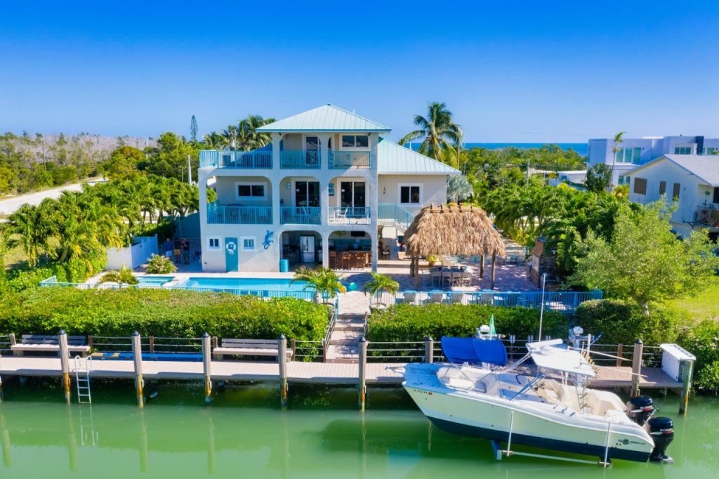 Beach House near Sombrero Beach.
411 Sombrero Beach, Rd., Marathon, Florida. FloridaKeysVillas.com