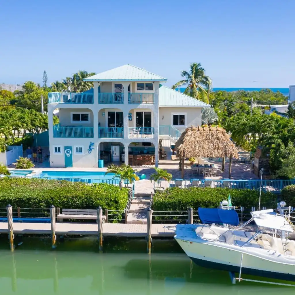 Florida-keys-villas-411-sombrero-marathon-fl-exterior-outdoor-house-pool-dock-14-1024x682.jpg