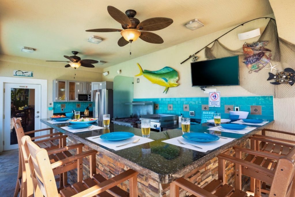 411 Sombrero Beach Road, Marathon Florida Vacation Rental. Outdoor Kitchen and Tiki Hut dining. FloridaKeysVillas.com