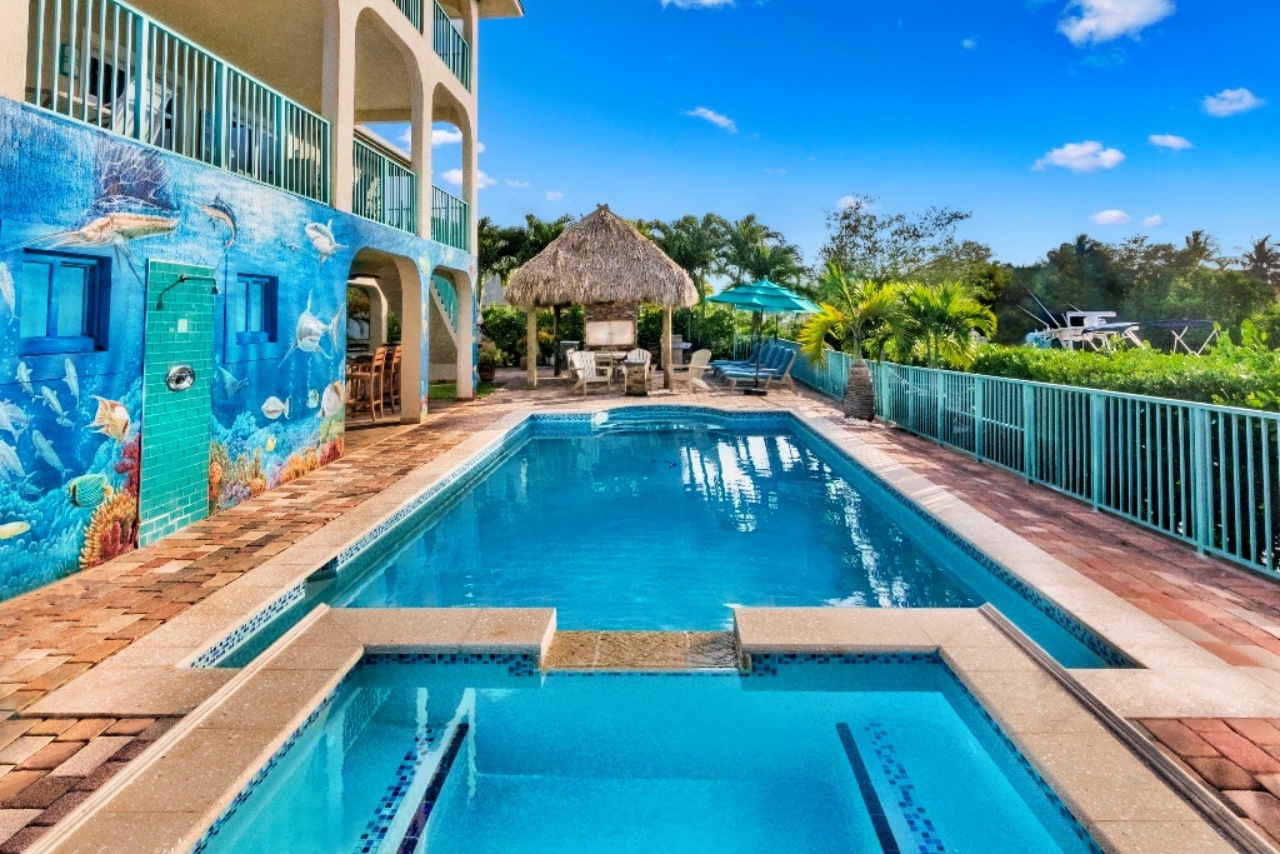 Florida Keys Vacation Rentals with Pool. 411 Sombrero Beach Road, Marathon, Fl. FloridaKeysVillas.com