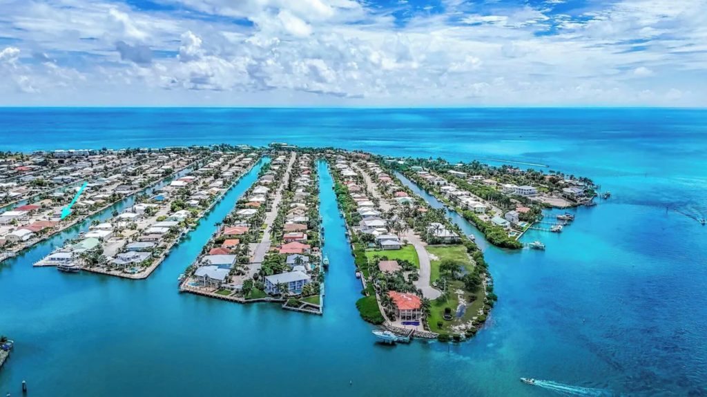 Key Colony Beach Florida quiet island canals and waterfront homes. FloridaKeysVillas.com