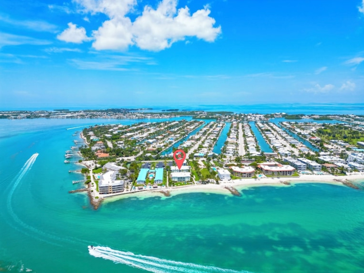 Key Colony Beach waterfront properties to rent. ForidaKeysVillas.com