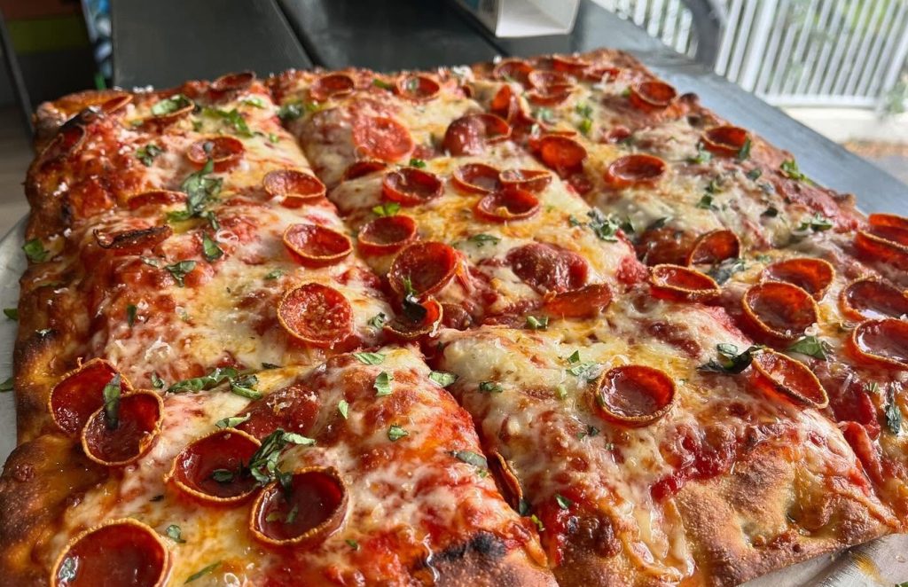 Coast to Coast Pizza Best Pizza in Marathon Florida. FloridaKeysVillas.com