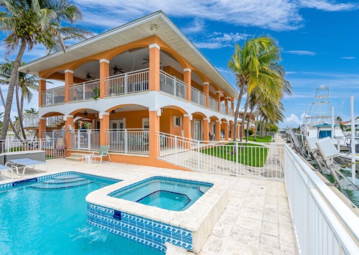 Key Colony Beach Vacation Rentals. 711 8th Street Key Colony Beach, Florida. FloridaKeysVillas.com