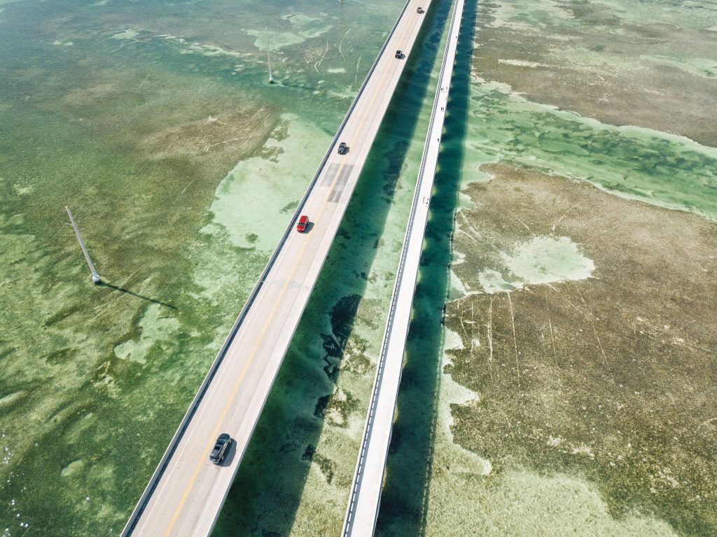 Marathon Florida Overseas Highway with ocean views. FloridaKeysVillas.com