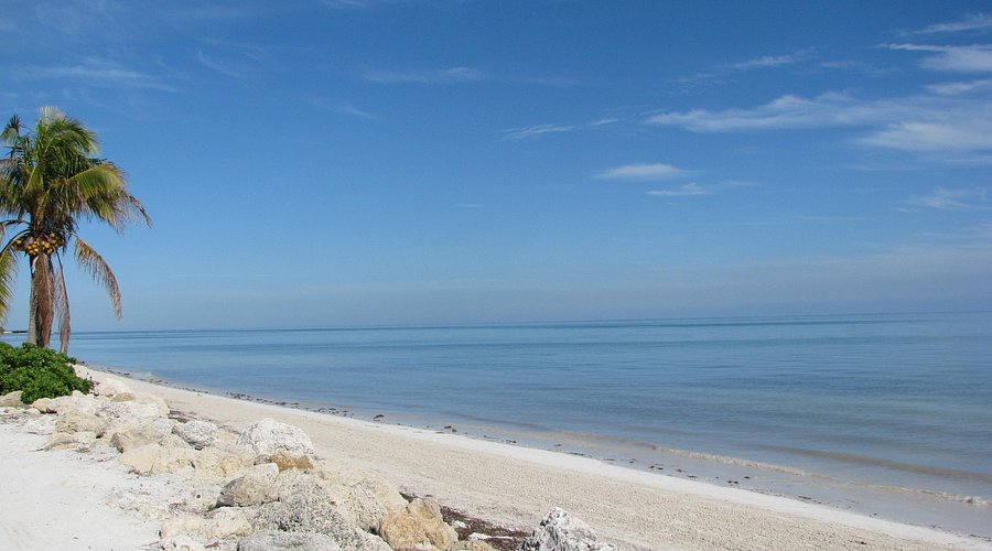 Coco Plum Beach Marathon Florida quiet shoreline. FloridaKeysVillas.com