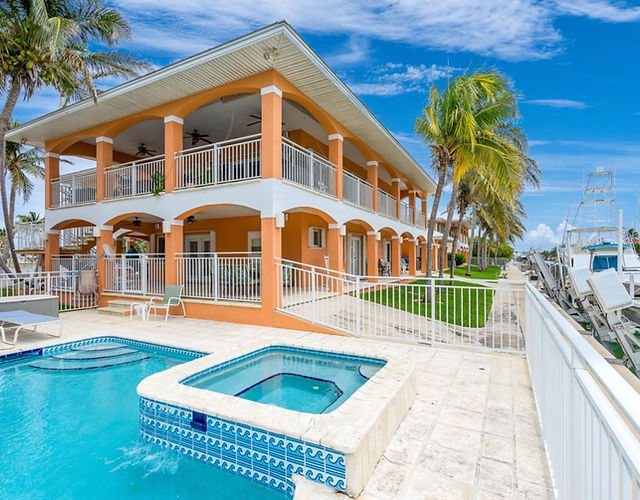 Vacation rental in Key Colony Beach Florida. Waterfront Villas book at FloridaKeysVillas.com