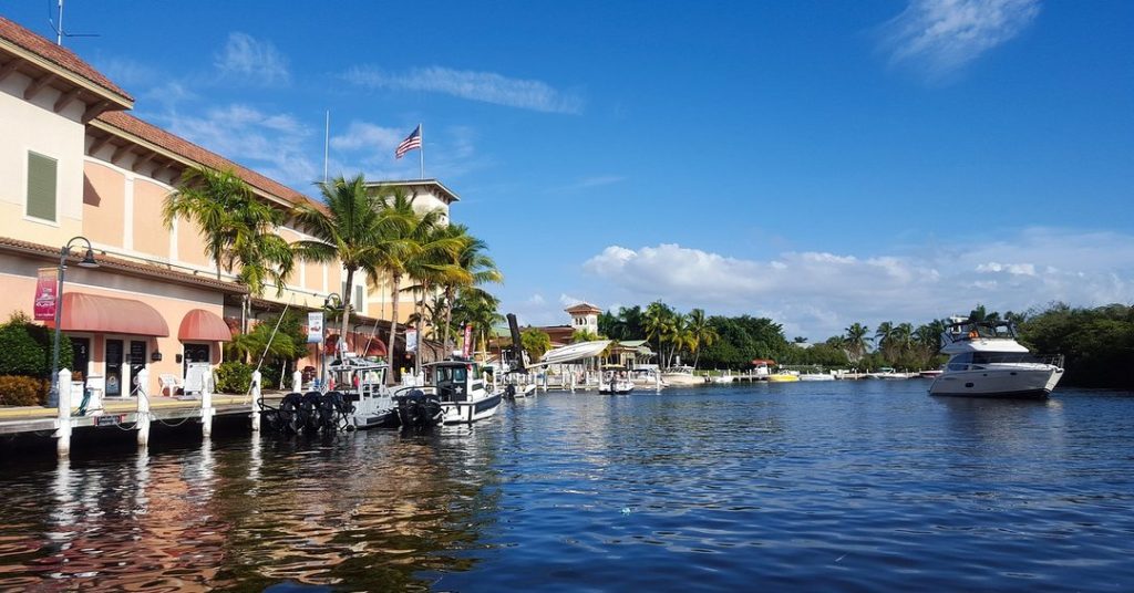 Boating from Florida Keys canal home. Book Direct and Save on FloridaKeysVillas.com
